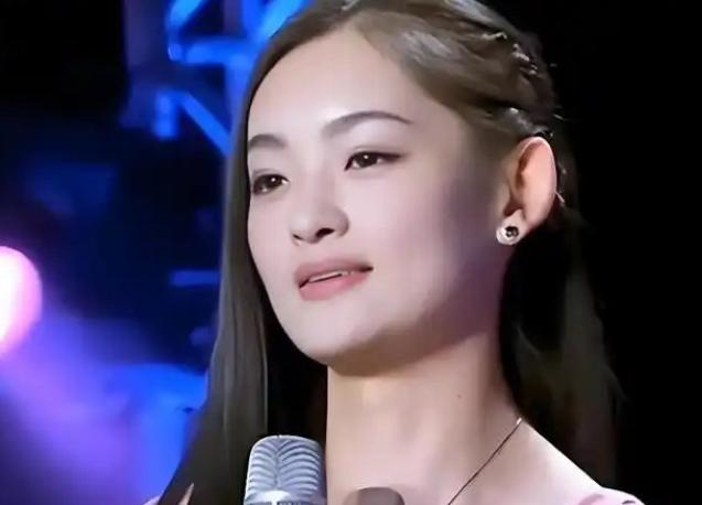 2008年，河南一22岁女孩在四川旅游，在餐馆吃饭时突遇地震，女孩被掉落的砖石困