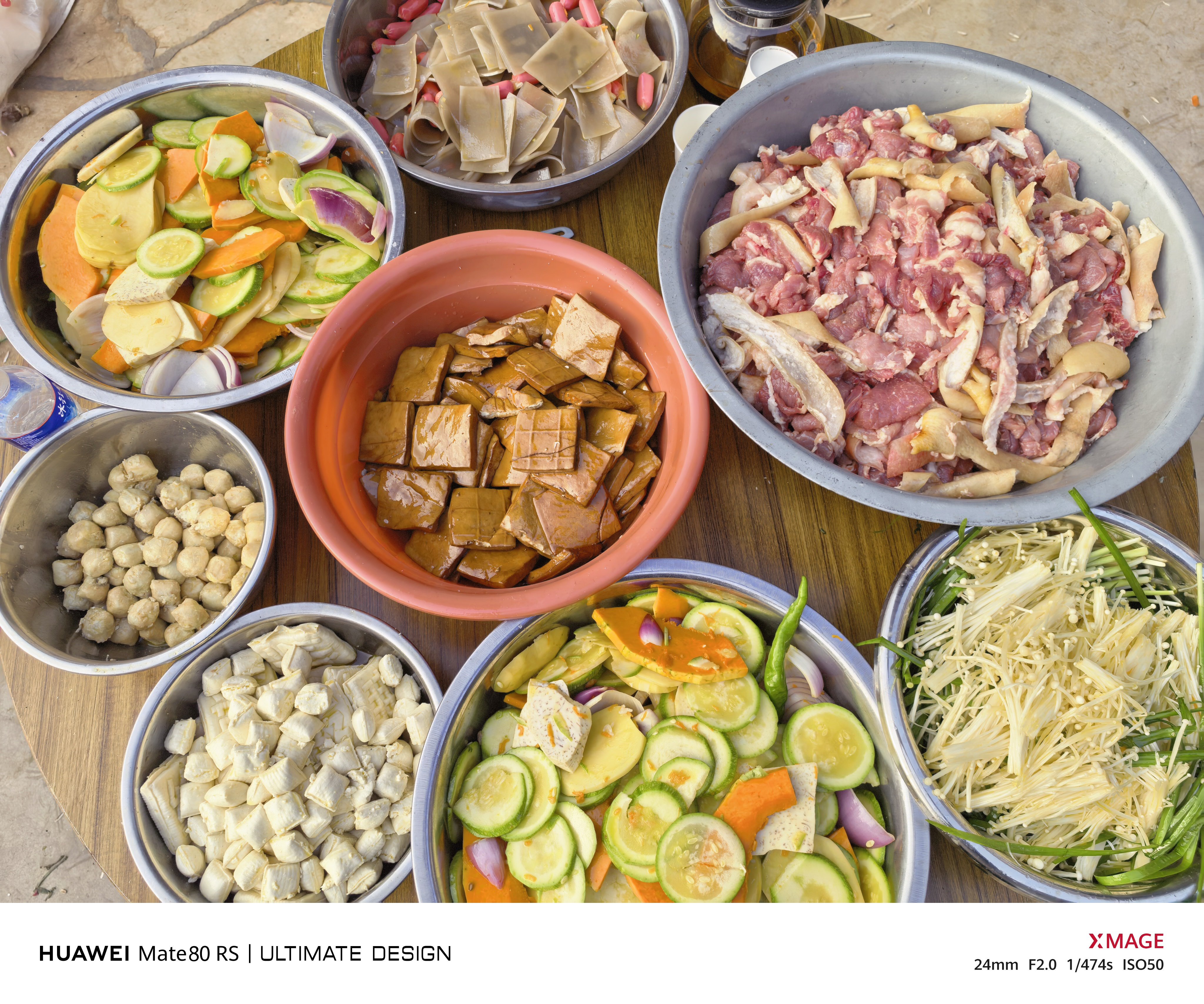 我们这里吃杀猪饭，晚上都会安排烧烤，一般4桌起步，很热闹。你们那里呢？