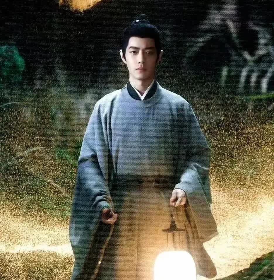 肖战入行其实不算久就算是从2015年X9成团开始算也才10年时间而因