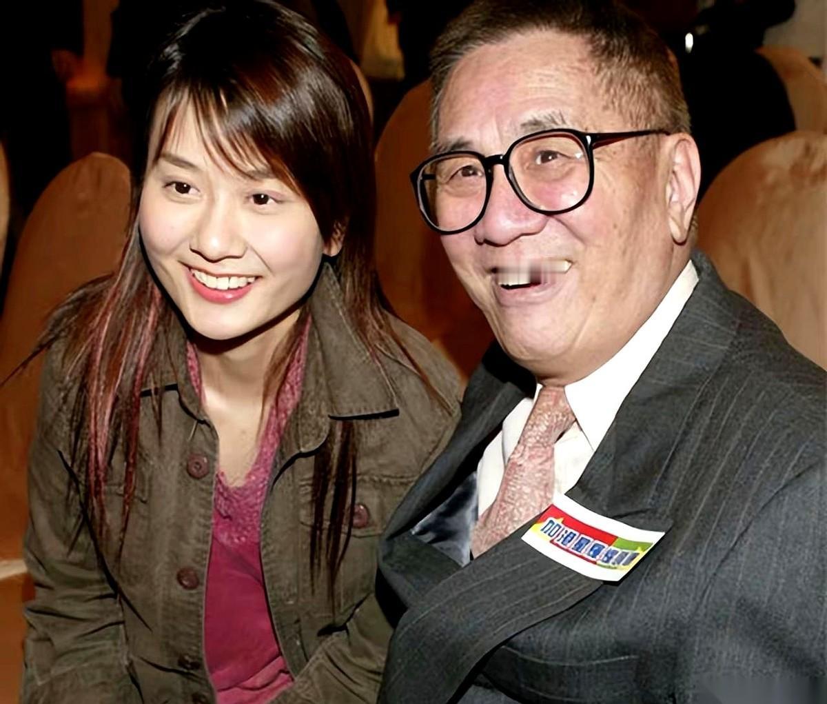 都以为她是顶着“香港四大才子”光环的豪门千金，兜里肯定揣着数不清的家产。结果，