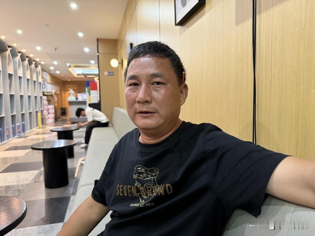 他叫侯开云，是重庆彭水县的一位普通村民。在彭水岩崩事件发生前几