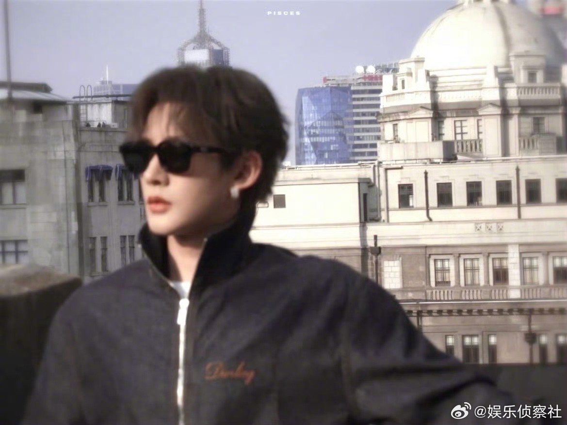 邓为哥哥这张脸真的是怎么拍都好好看啊😻​​​