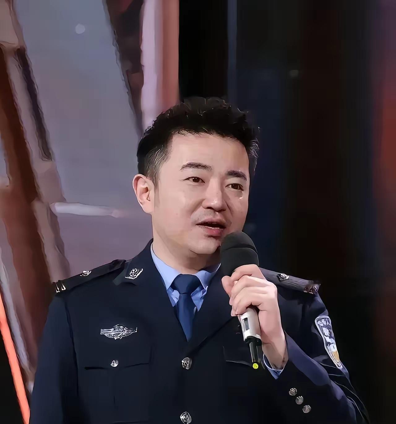 卫辰尧是任长霞的儿子，在自己十七岁时母亲因公殉职，后来他继承母亲的志向，报考了侦