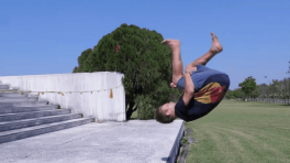 跑酷前空翻教学 空翻教程视频