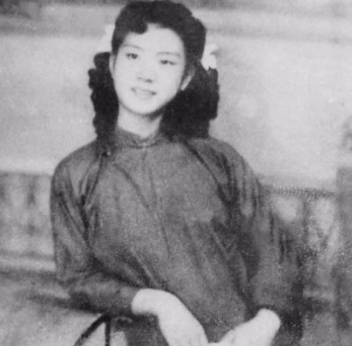 1949年，特务头子毛森审讯一个交际花，看着眼前伤痕累累的交际花，他云淡风轻的表