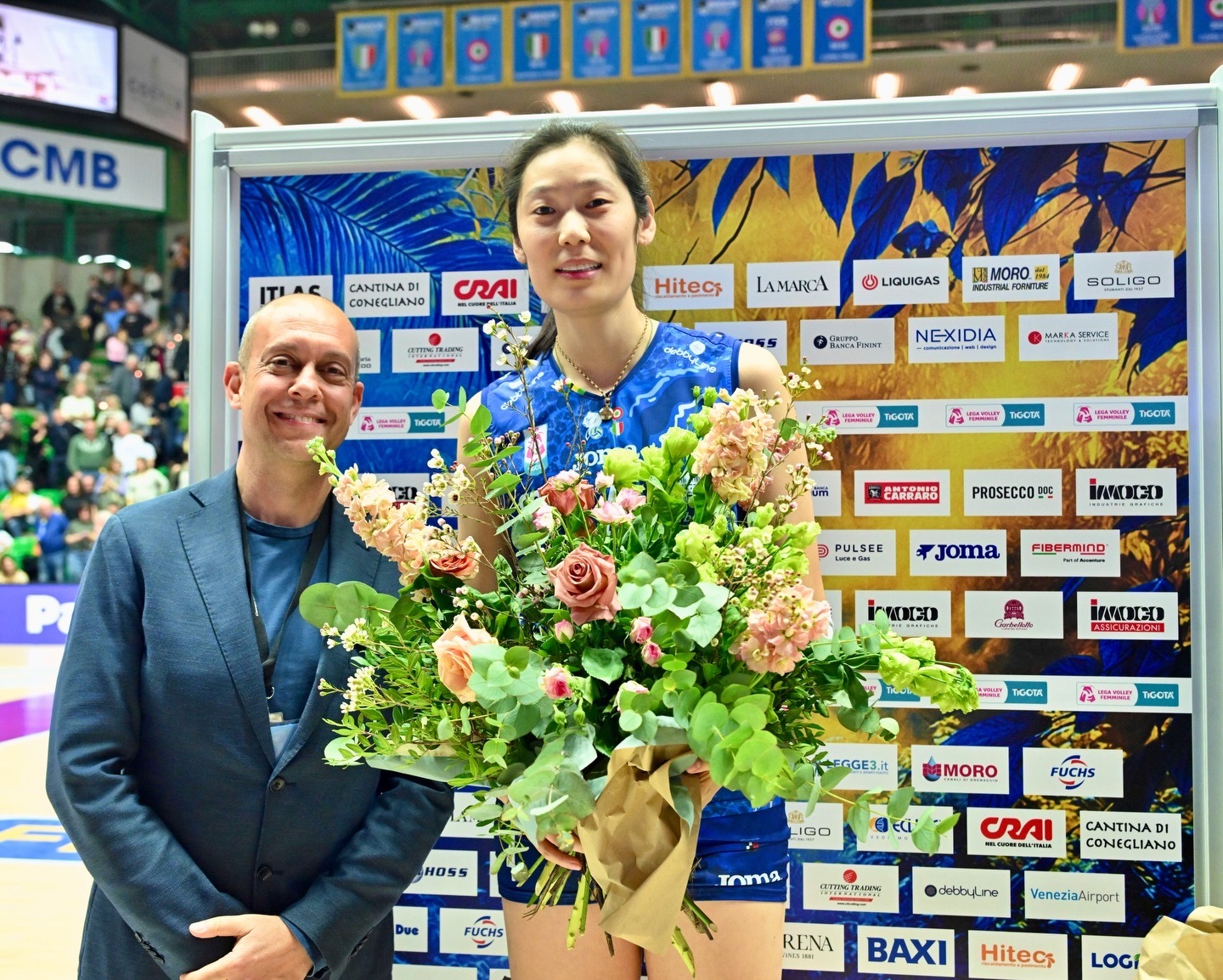 科内利亚诺女排俱乐部Palaverde颁奖仪式🏆朱婷在这场由中国汽车品牌