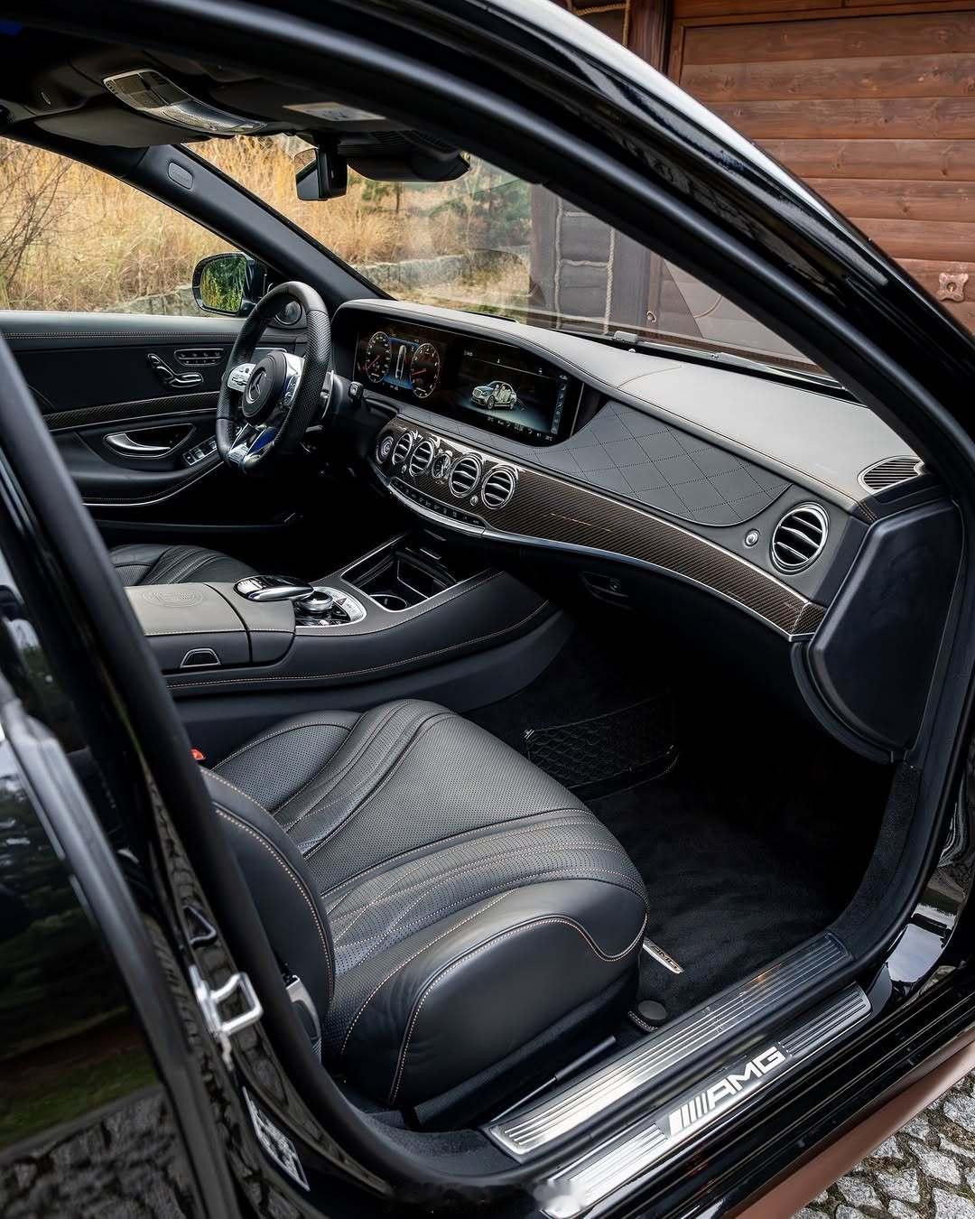 W222终极版12缸轿车奔驰S65AMG💥💥💥现在看起来还能打么？