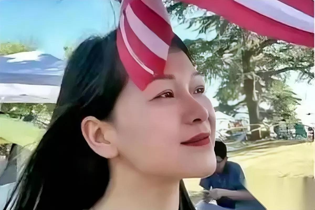 曾经年入百万她非要闯美国谁能想到混成如今这副模样？这位叫汐颜的网文作