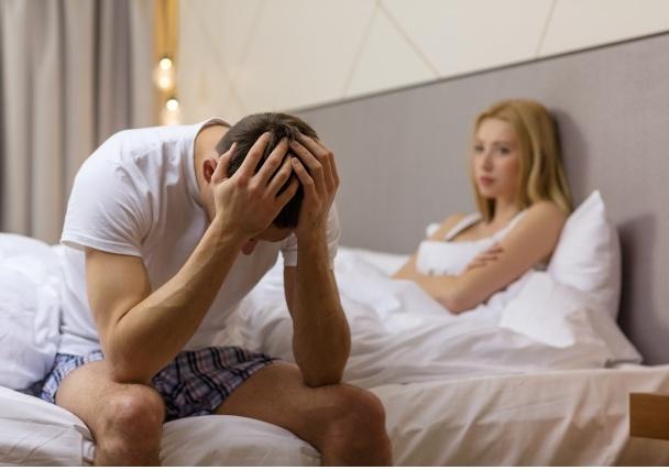 当婚姻的誓言被背叛击碎：一位丈夫在深圳深夜的街头，用三份文件守住了最后的体面与尊