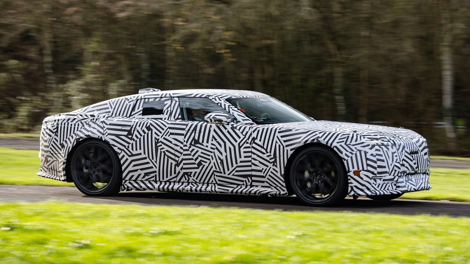 捷豹Type00量产版谍照，这个造型比例我可太喜欢了长车头、大轮圈、超小的DLO