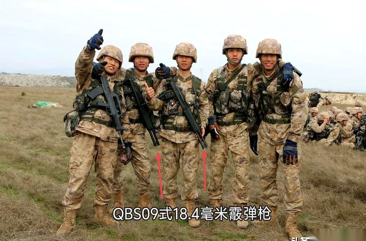 我跟你讲，以前在咱们解放军眼里，霰弹枪这玩意儿，基本就是个“烧火棍”。射程几十