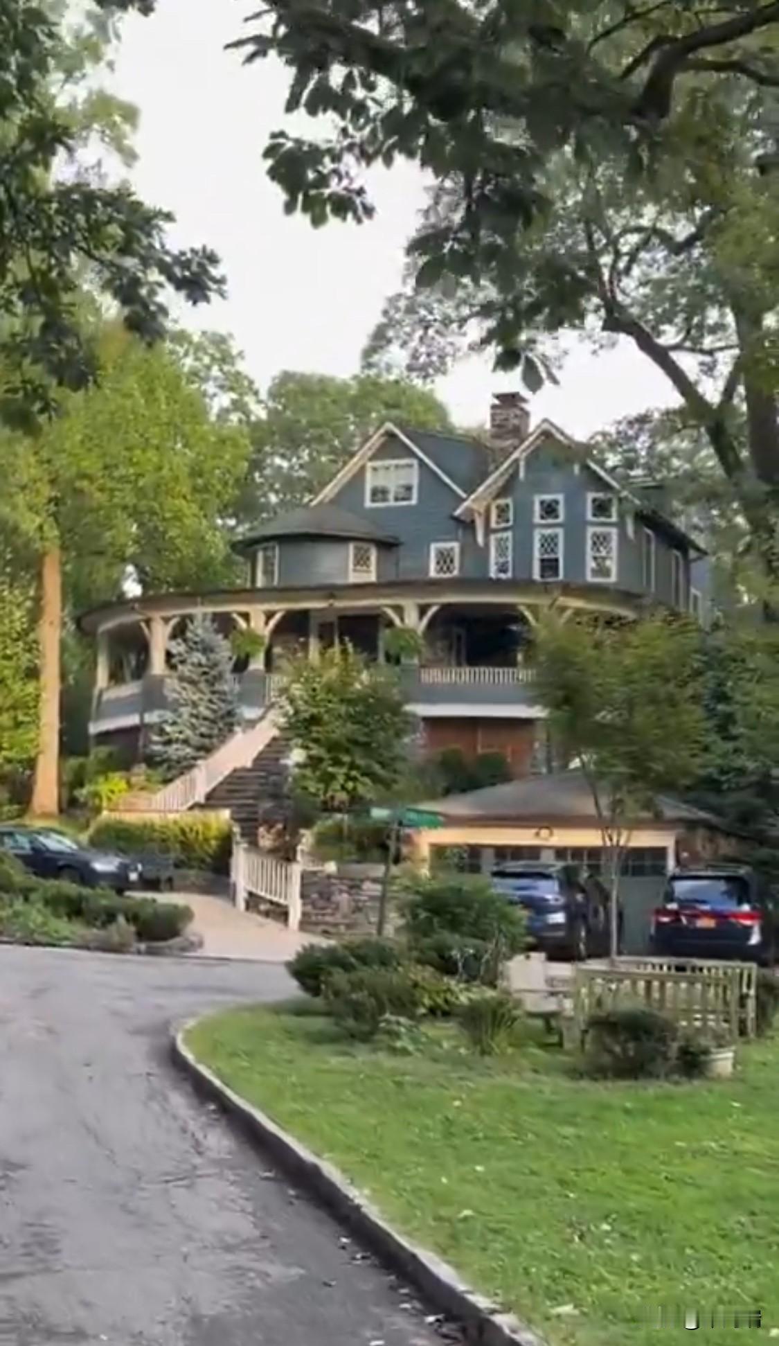 这栋位于纽约州布朗克斯维尔（Bronxville,NewYork）的壮观住宅