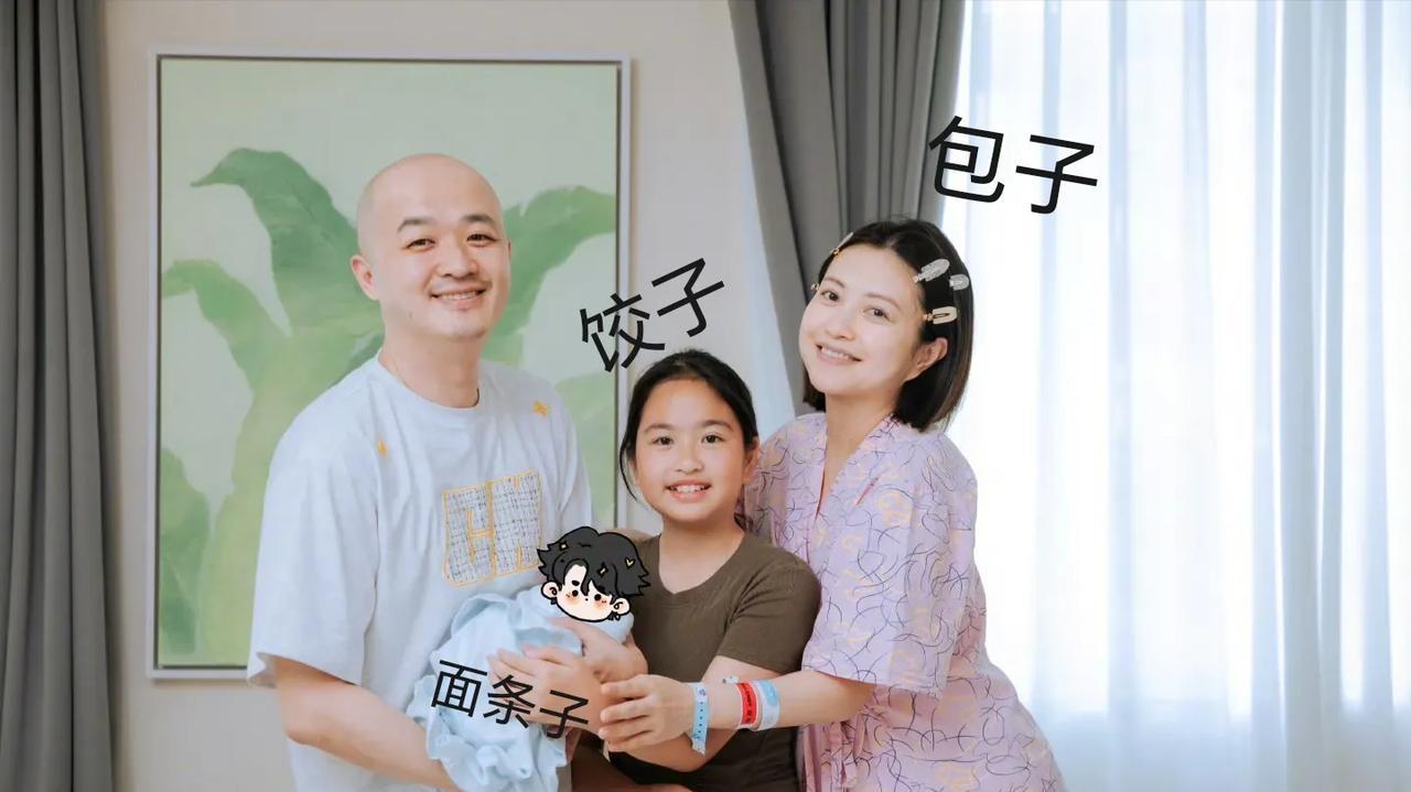 别人520都在秀恩爱，包贝尔不一样，他秀主食，包子饺子面条子！我第一眼还疑