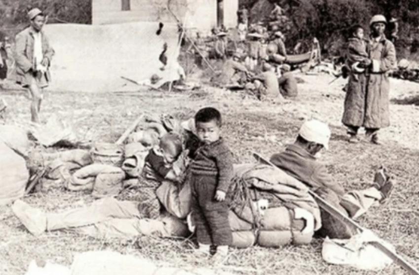 1940年，日军凌辱了村民宋大海的妻子，他却邀请日军喝酒。然而，就在日军喝到大醉