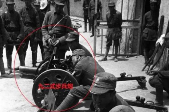 1940年，115师686团炮弹告急，全团只剩下3发跑弹，团长张仁初急得团团转，