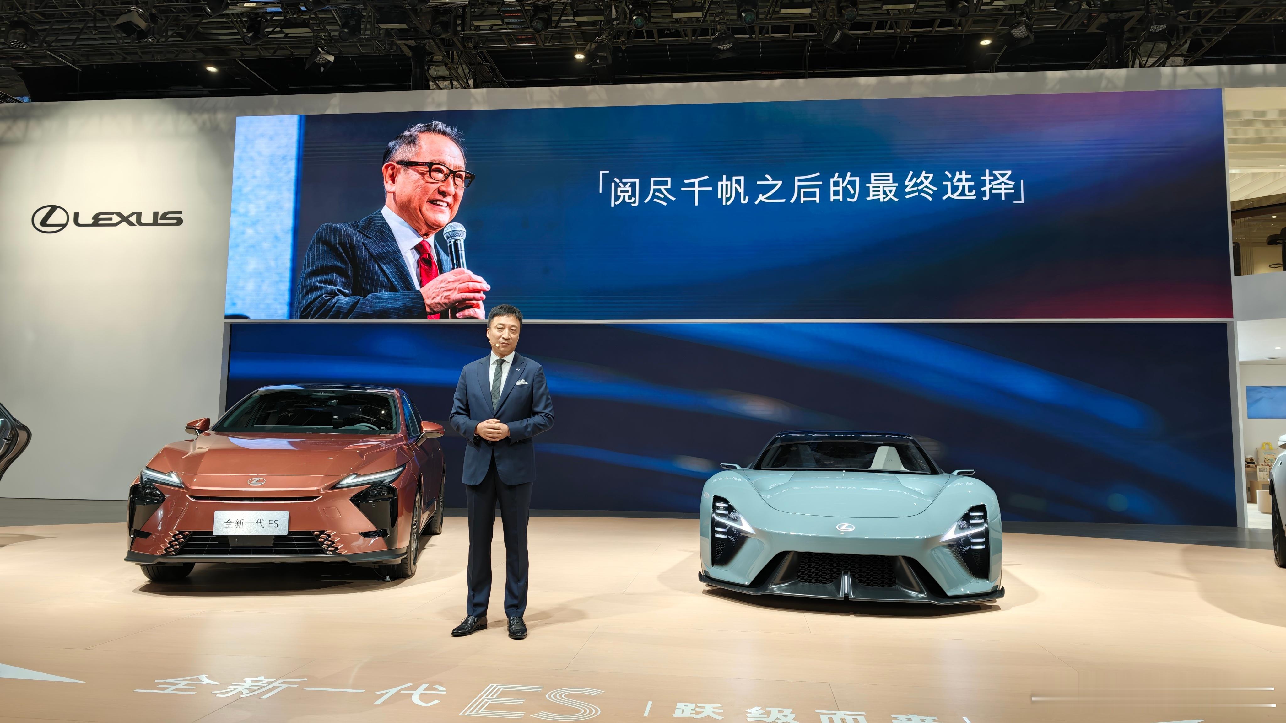 夜墨幻彩，口味很～轻轻的甜甜的雷克萨斯全新一代ES正式上市ES300h全系2