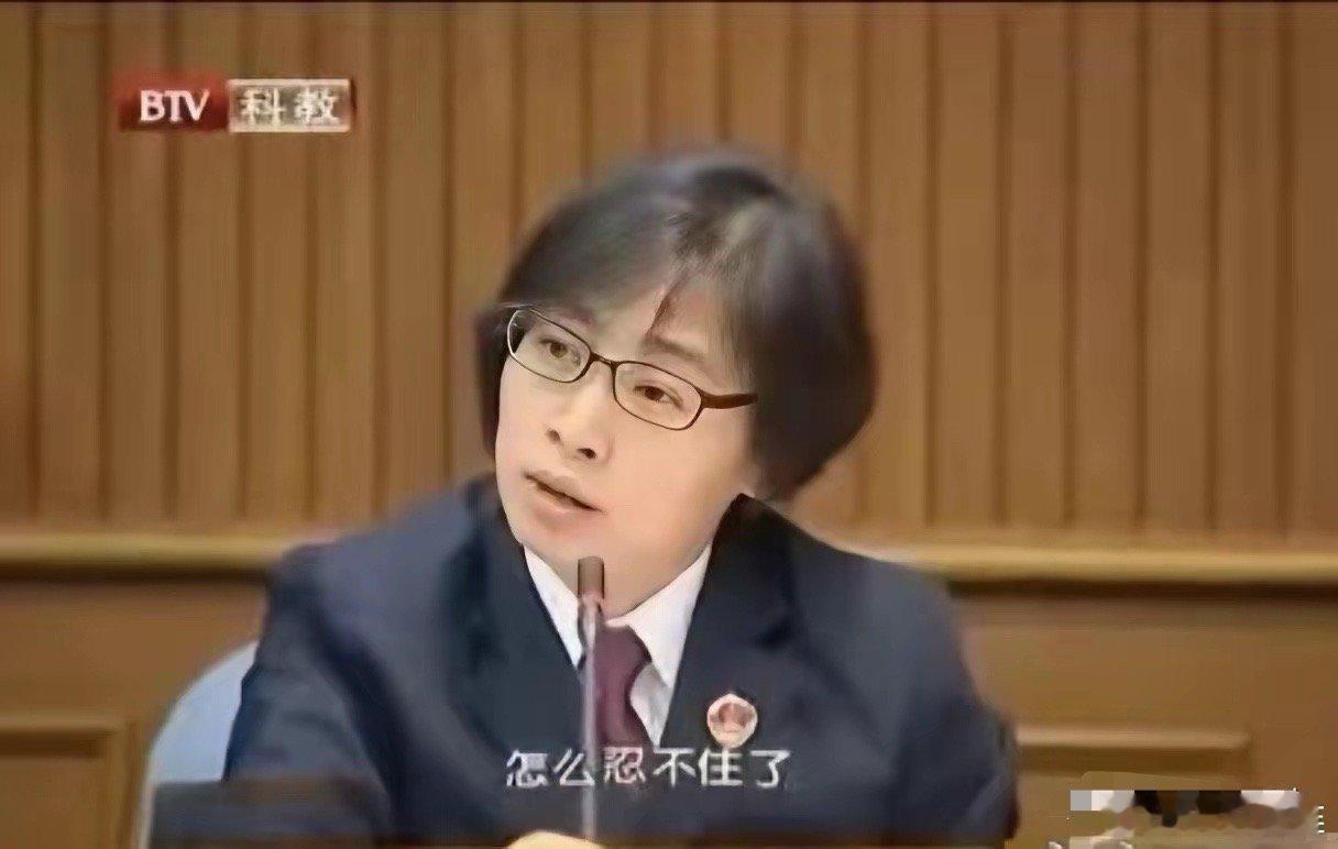 法官问被围殴的当事人：“为啥反抗？”他憋出仨字：“太疼了！”再问咋疼，答“被打的