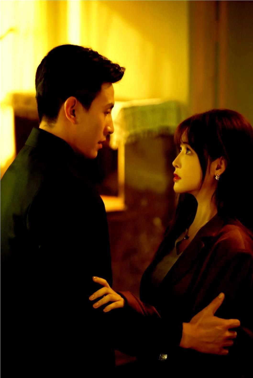 这事儿咋说呢。有人说刘萧旭在新剧《撕婚》里脸都垮了。眼神涣散，没啥气场，跟