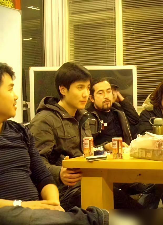 沈腾累死累活演了部25亿的电影，结果钱全让导演给“截胡”了，老东家开心麻花差点气