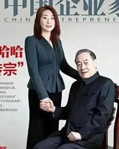 宗馥莉这是有高人指点啊！父亲在世时，无论是在公共场合，还是在私底下，宗馥莉都表现