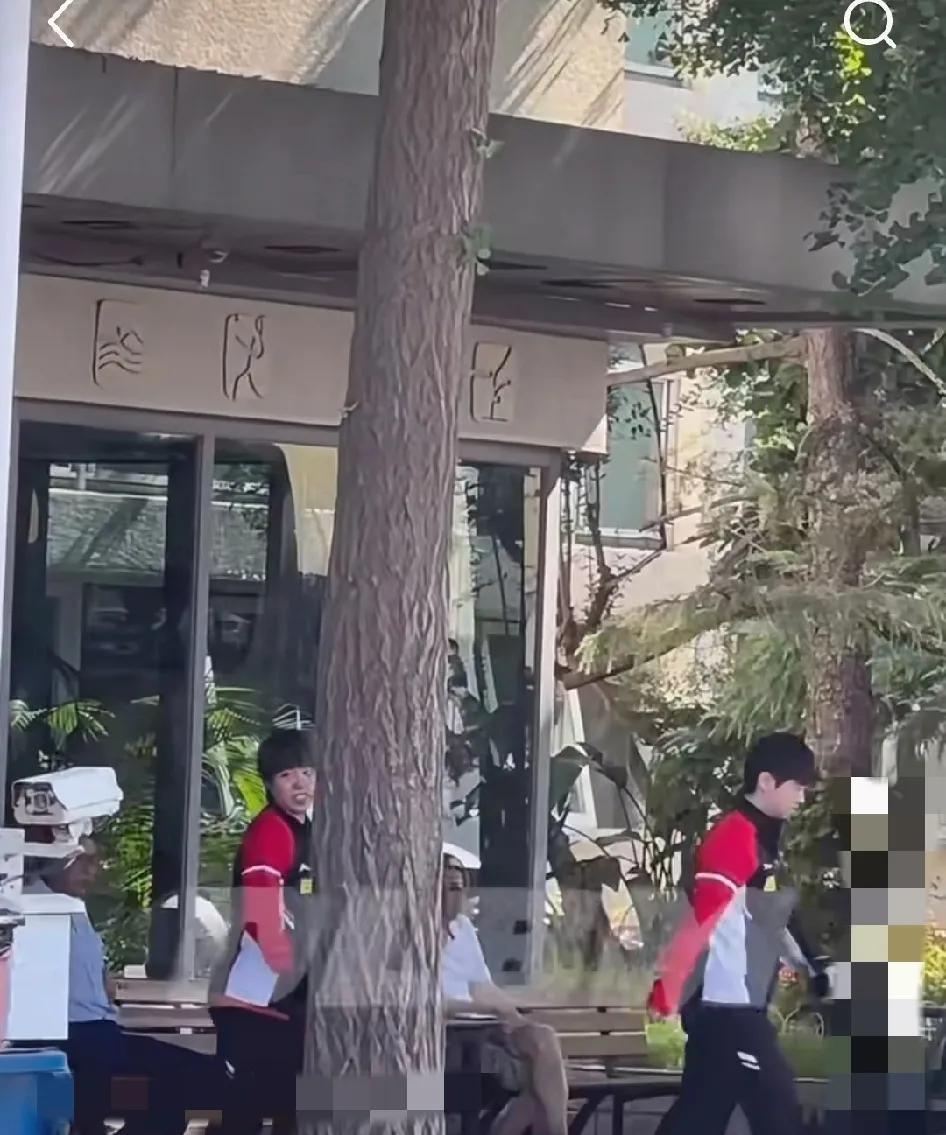 预告：又是双职工上班的一天！7月18日邮政活动期待中，正主从一走出楼就给物料