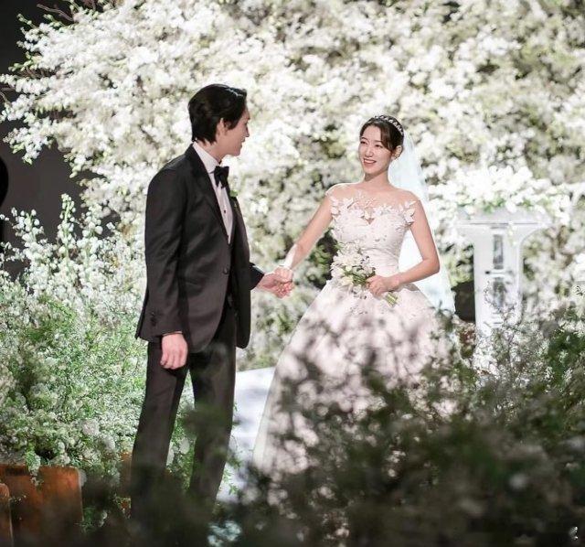 朴信惠、崔泰俊夫妇宣布怀二胎，将于今年秋天迎来第二个孩子。据悉，为了迎接新生命的