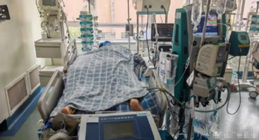 太吓人了！福建泉州，42岁男子用自来水冲洗鼻腔后隔日发热，他以为只是普通感冒，却