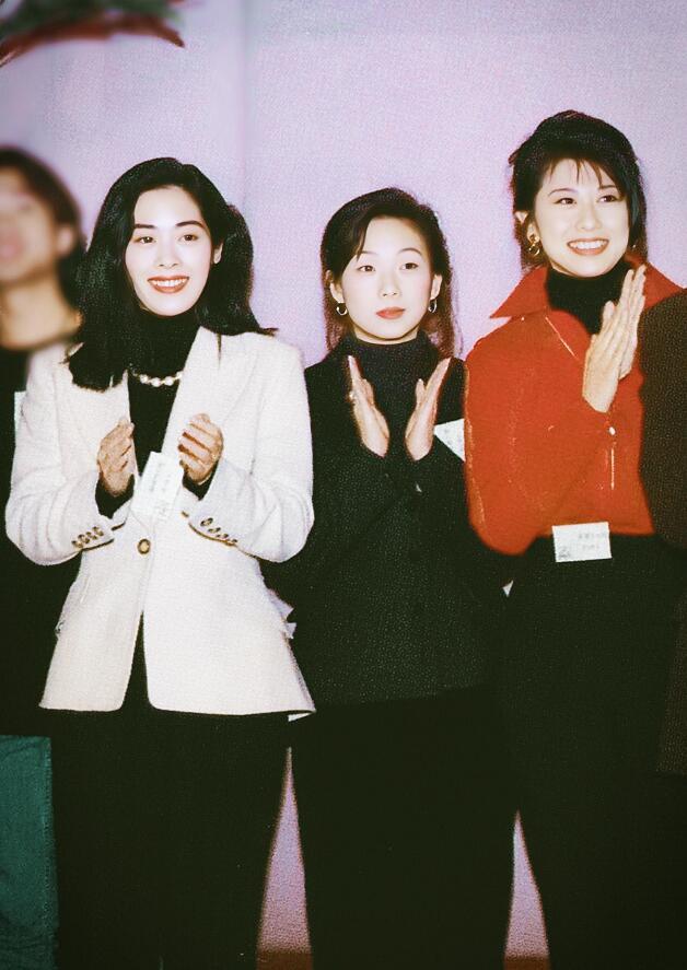 那年钟丽缇够美艳，关淑怡够年轻，她们是一群笑靥如花的女子。年轻真好，可惜时光不能
