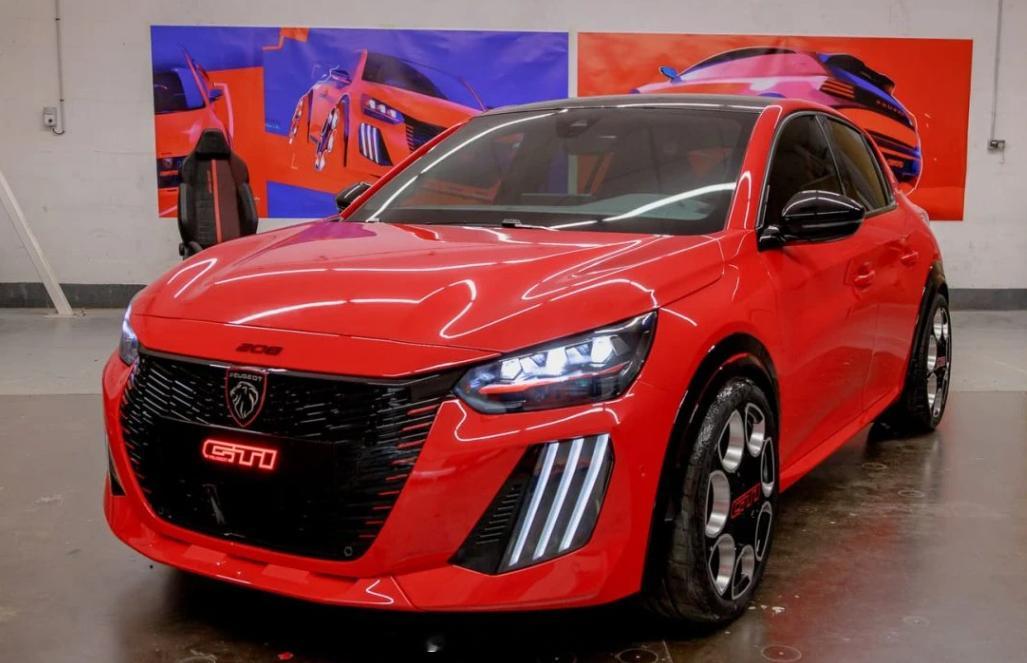 时隔7年，标致再次发布GTi车型：全新E-208GTi。整车可以看作蓝旗亚Yp