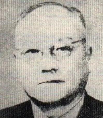 1945年，中统局长徐恩曾被撤职，回家摔了帽子，连茶都没喝一口，他一肚子火气，他