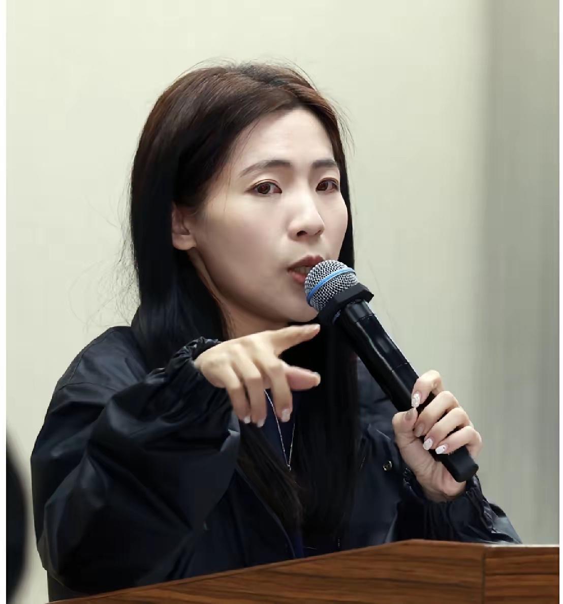 马英九基金会家变延烧，昔日办公室发言人徐巧芯也发声了。马英九搞的那个基金会，