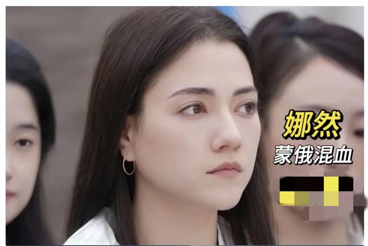 别说娜然不配了。别看娜然已经28了，而且跟章子怡比不算红，但是，她有她的优势呀[