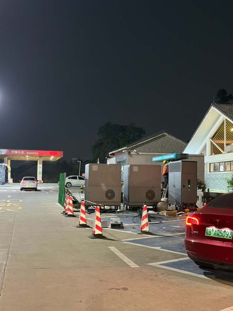 黄江高速服务区，偶遇比亚迪闪充桩建设！已经通电！