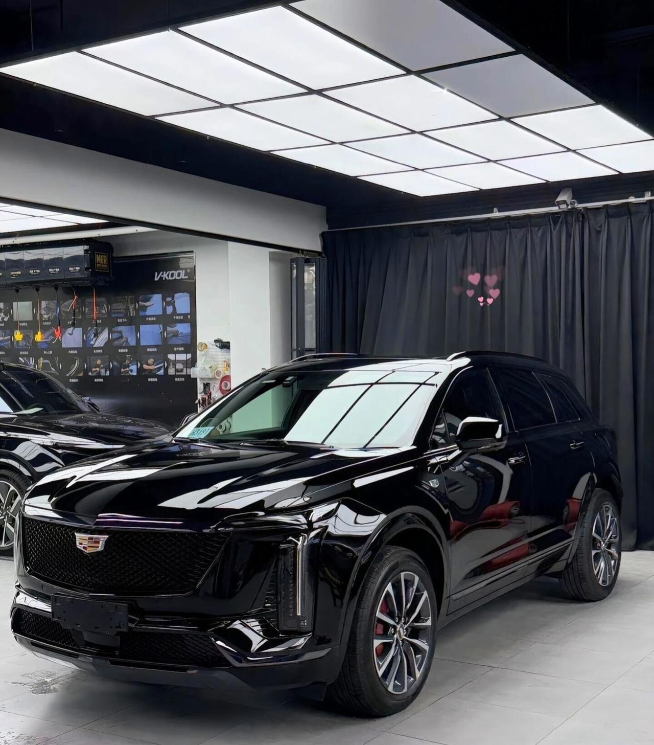 凯迪拉克XT5黑武士：一眼沦陷，多少人只为它买单凯迪拉克XT5黑武士的气场，到底