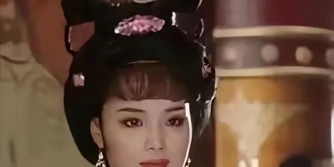 535年夜里，高澄悄悄披了件外袍，脚步轻得几乎没声。他十四岁，刚被立为世子。那晚