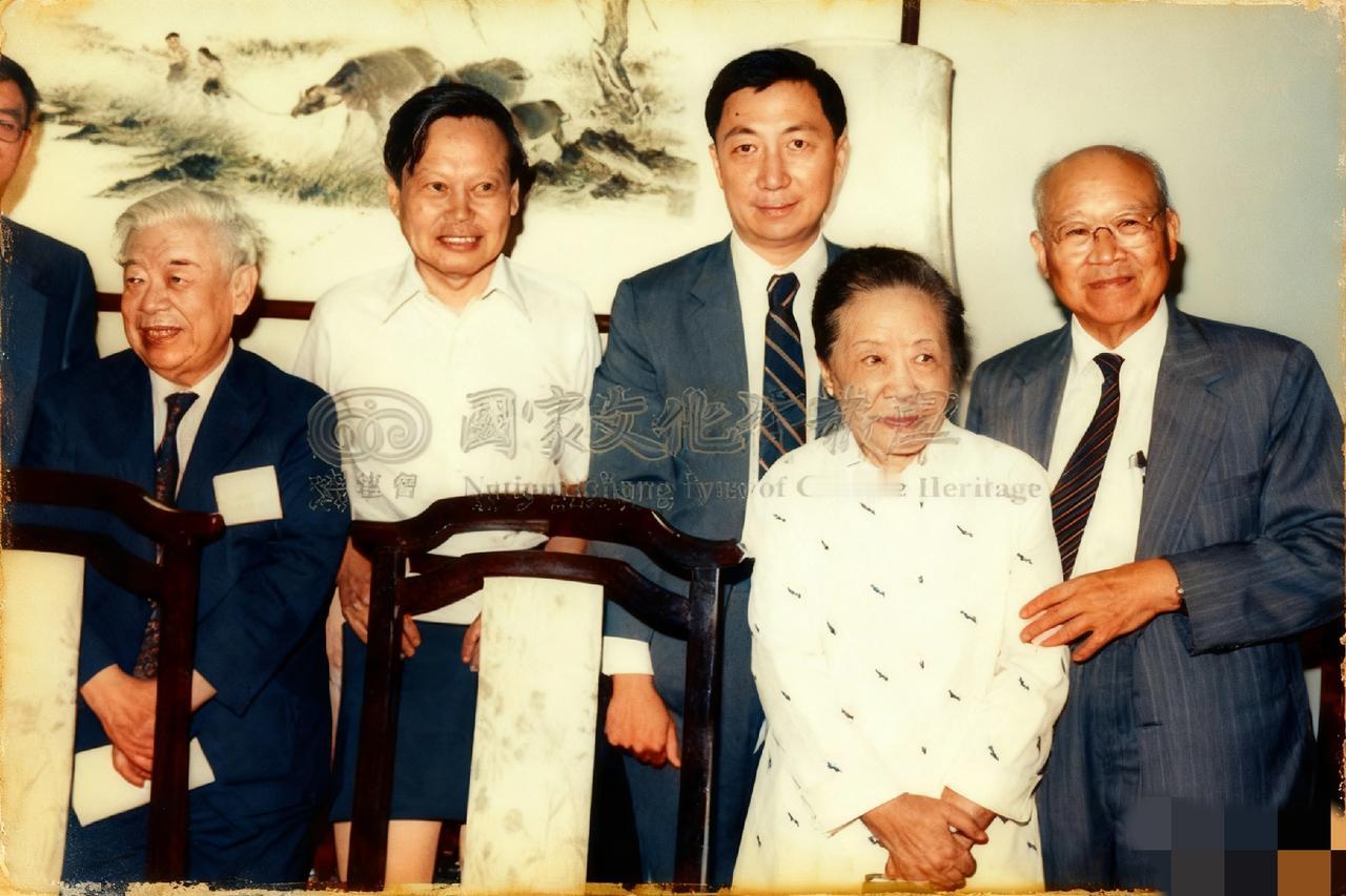 90年代，杨振宁、吴大猷等几位华人物理学家，一张罕见的合影，如今只有丁肇中还健在
