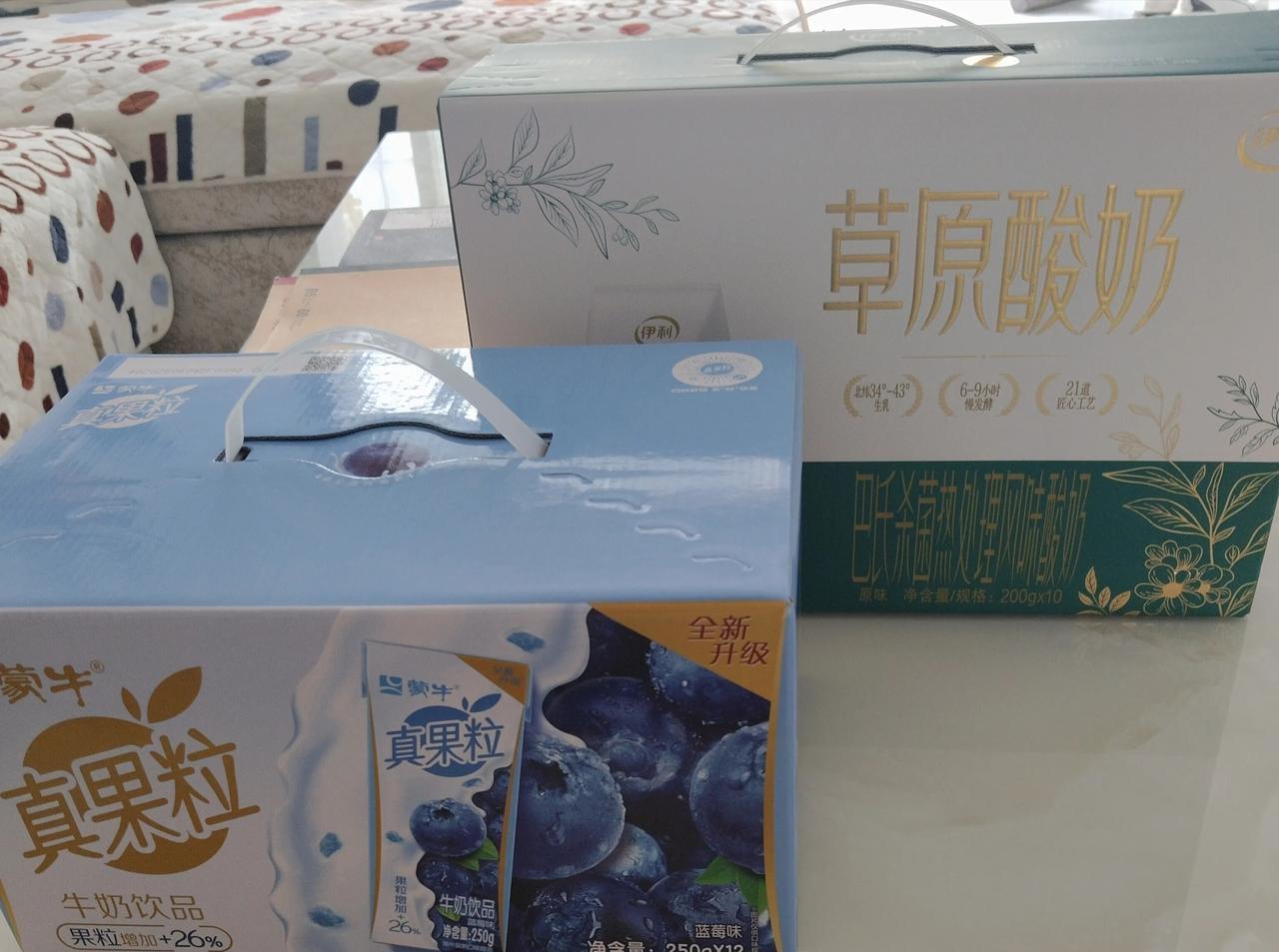 中午12点半，我到熊孩子那边，他还没有回来。他今天早上带手机去学校了，说中午自己
