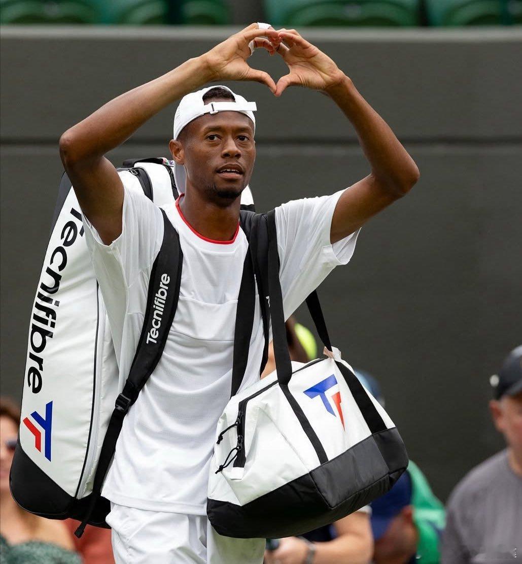 29岁的尤班克斯宣布退役了，你们对他印象最深是？