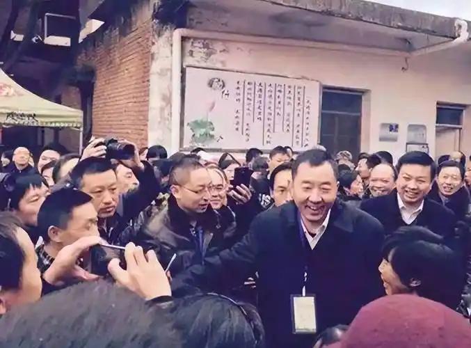 真的是一觉醒来，有些人的天塌了！民政部直接出手，一锤定音，陈行甲年薪73万，合规