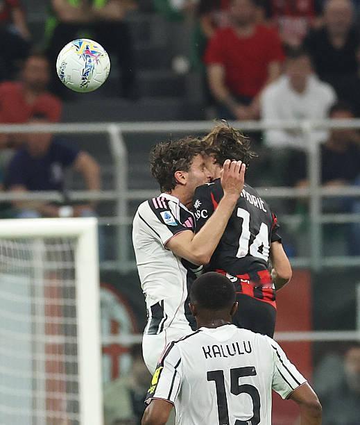 米兰和尤文，拼这么凶才0比0！如果把米兰和尤文的比赛，跟巴黎和拜仁的比赛相比，