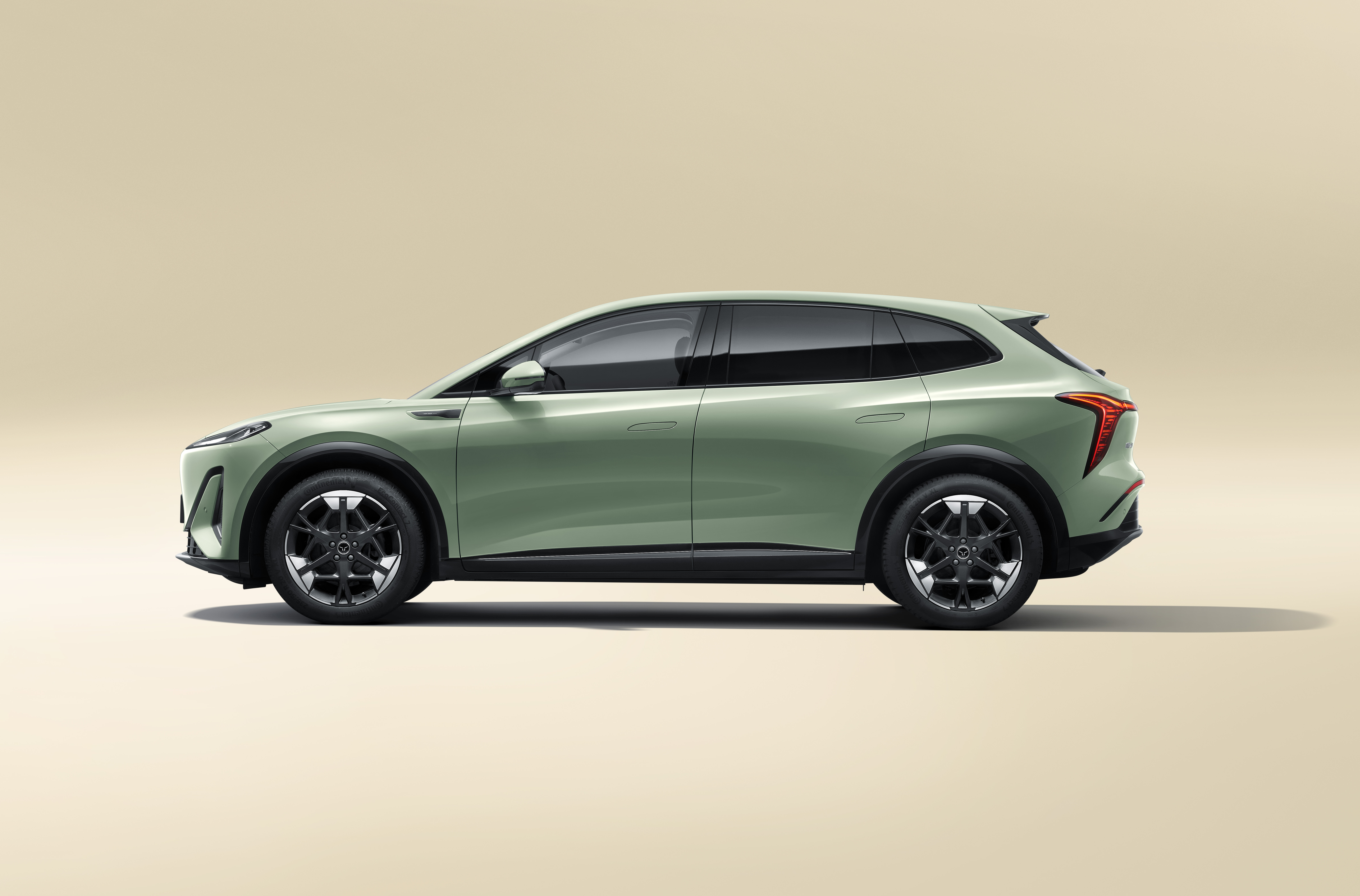 红旗是咱们最根正苗红的豪华品牌了这两年也开始走年轻化路线原来我们都觉得红旗SUV