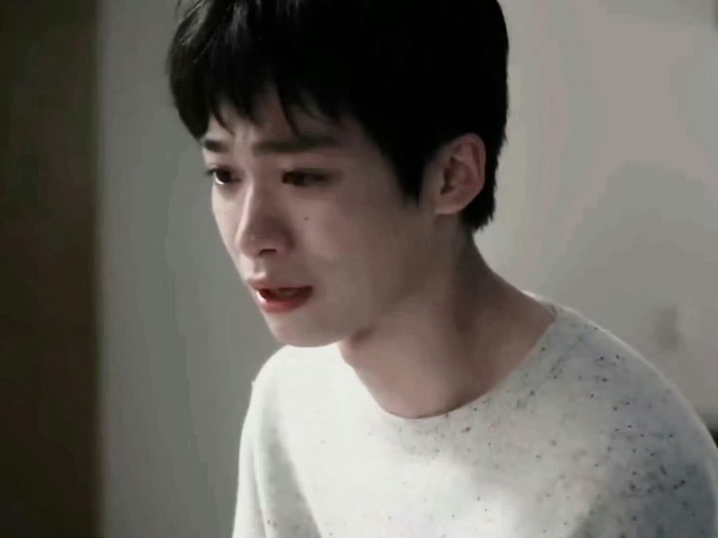 梓渝昨晚得哭戏是真的绝，演技层层递进，我差点以为他是科班演员了，海外网友都在夸啊