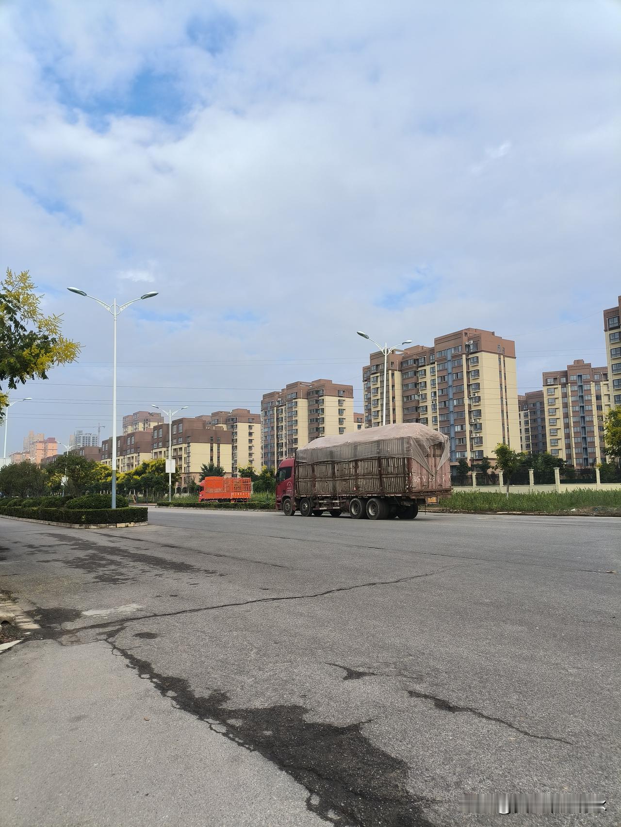 当每个家庭都有楼房居住时，楼房便会陷入有价无市的境地，降价潮也将随之而来。近几
