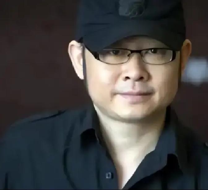 张艺谋押上千万，邀请刀郎献唱，可刀郎疯狂摆手拒绝，声称自己是草根歌手，怕给张艺谋