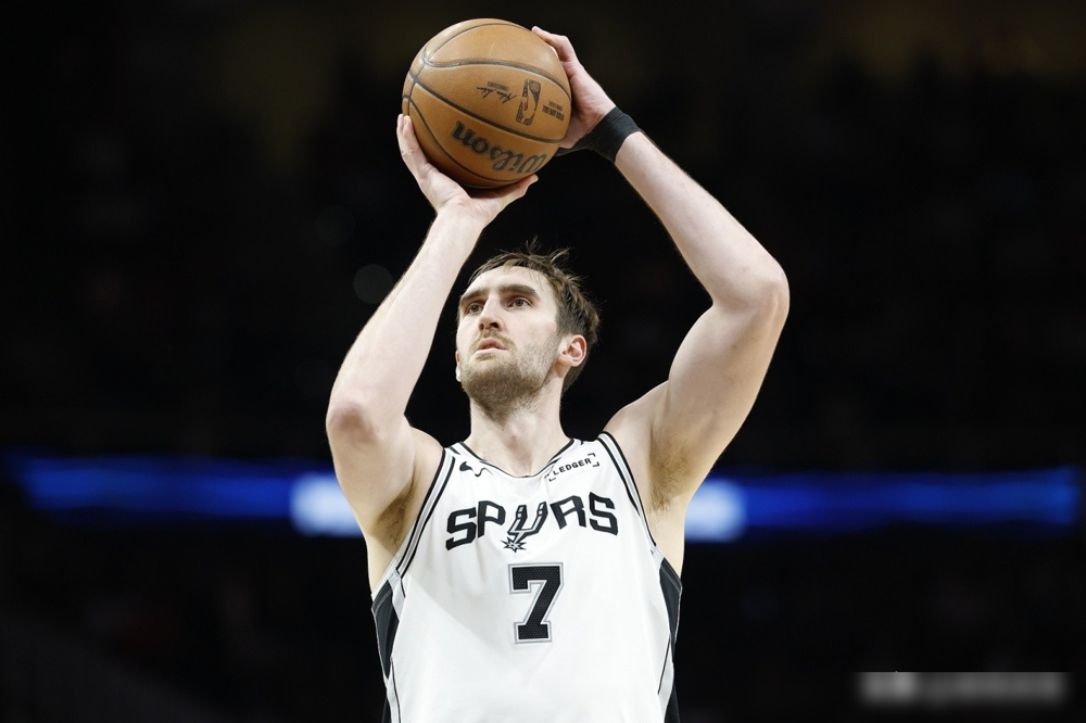 马刺的天，真塌了。文班亚马不是受伤，是深静脉血栓，赛季直接报销。前...