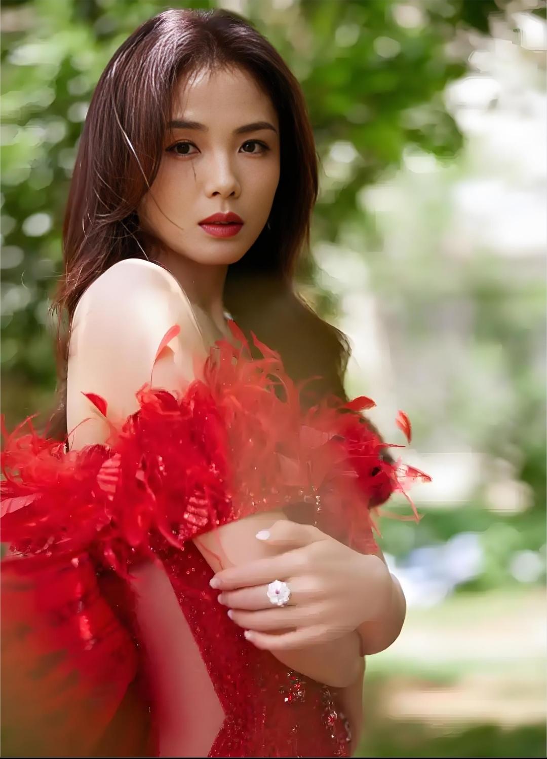 刘涛写真集：温婉与飒爽交织，定格时光里的优雅风华优雅气质喜欢就关注我吧高颜值