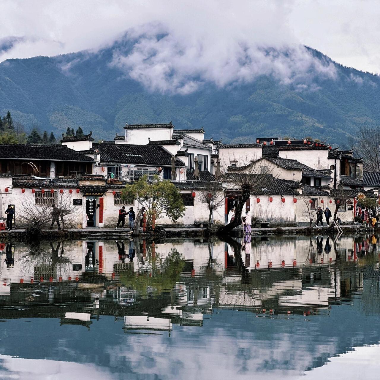 真心觉得宏村这94块钱的门票，花得太亏了！风景确实没得说，白墙黛瓦、小桥流水，