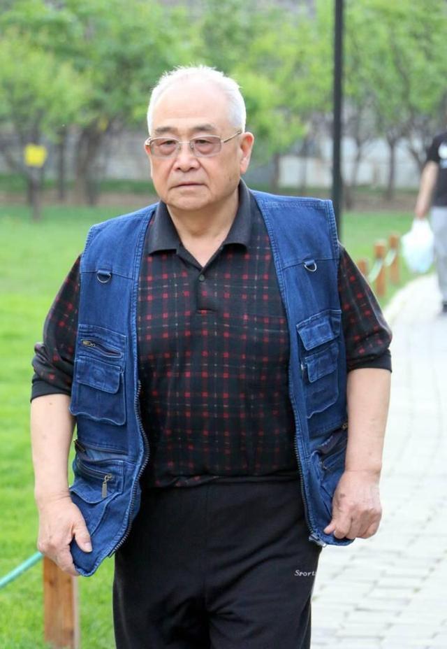 人变老的最明显的标志什么?我觉得一个男人最明显的变老从55岁以上开始。先是原