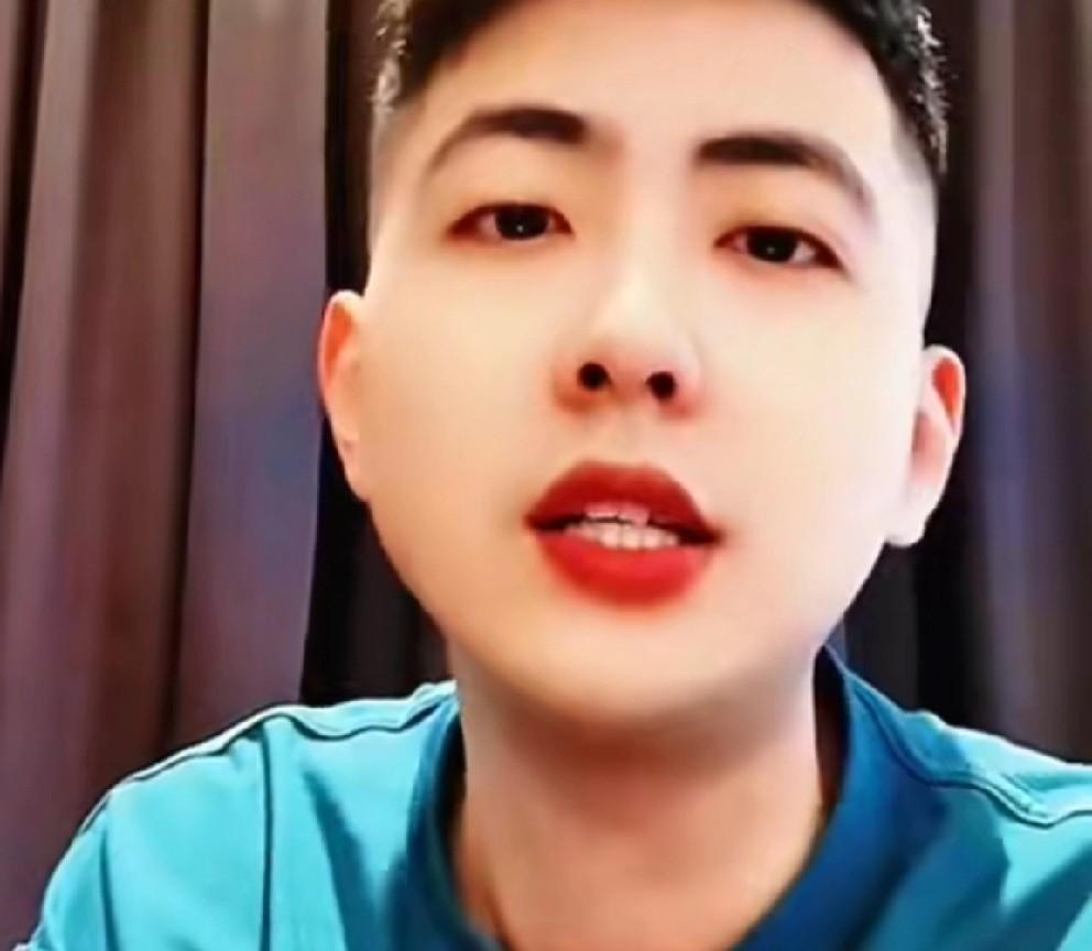 小胖说奶豆现在好起来了，在那边大展宏图，他不想回国！奶豆