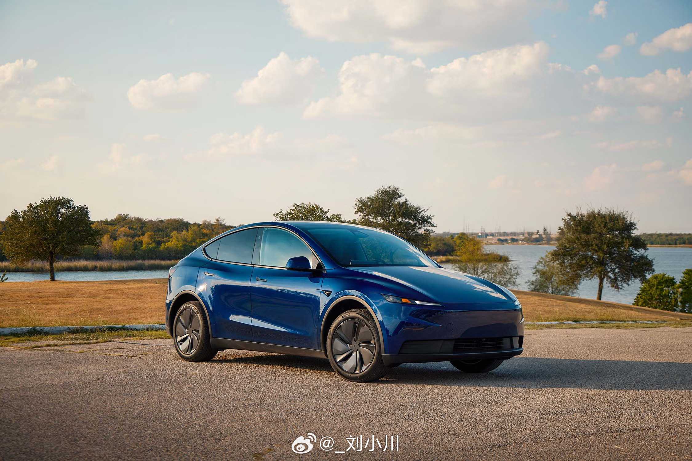 特斯拉特斯拉ModelY入门版实拍特斯拉ModelY入门版海外实拍